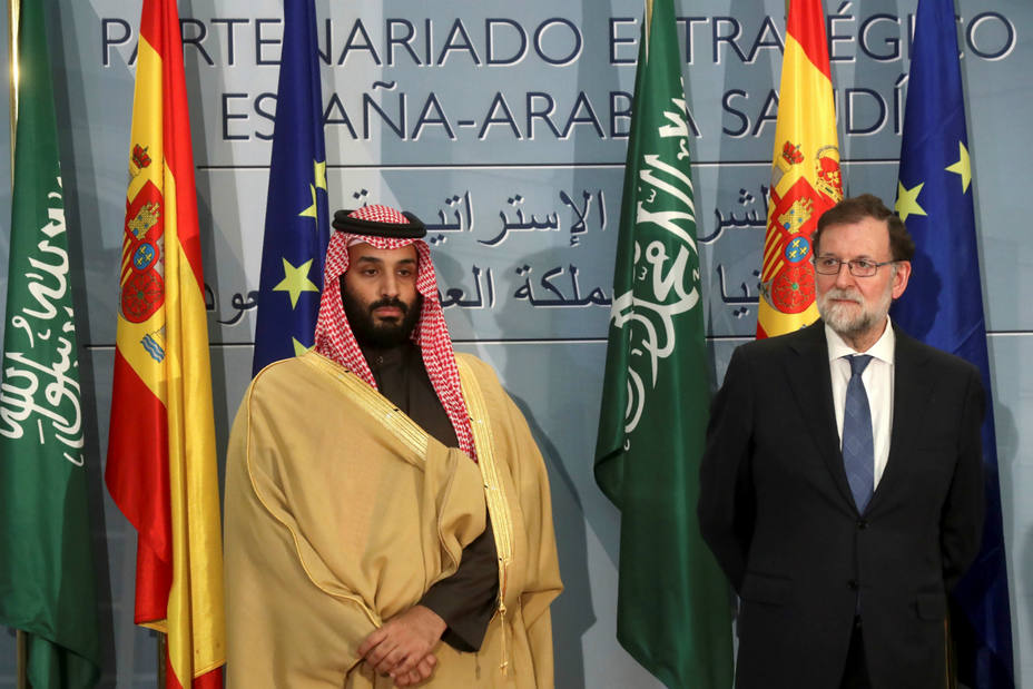El presidente del Gobierno, Mariano Rajoy con el príncipe heredero de Arabia Saudí, Mohamed Bin Salman Bin. EFE