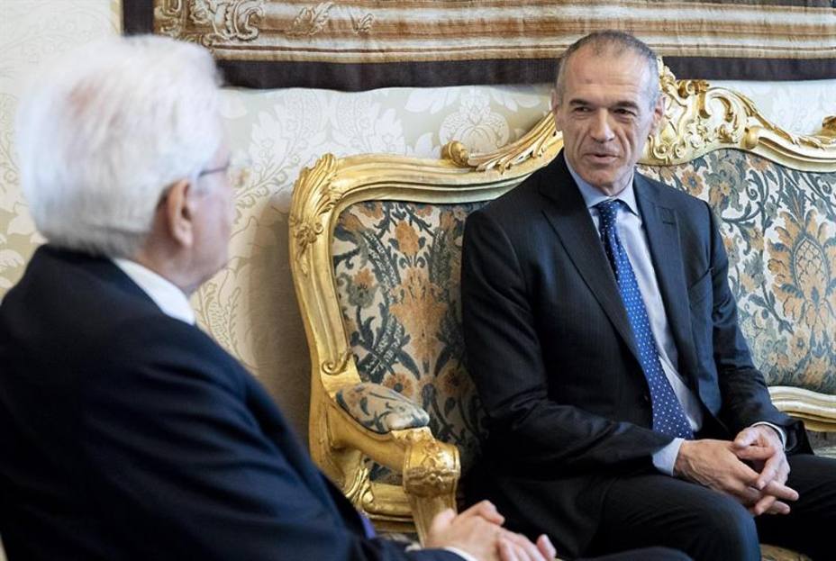 El presidente italiano encarga formar Gobierno al economista Cottarelli