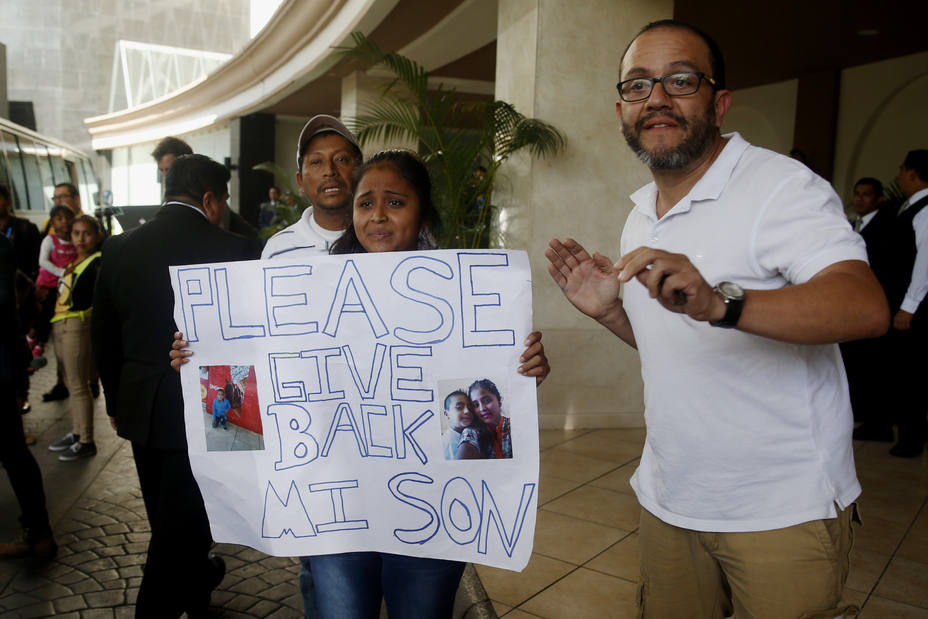 Los inmigrantes piden la devolución de sus hijos