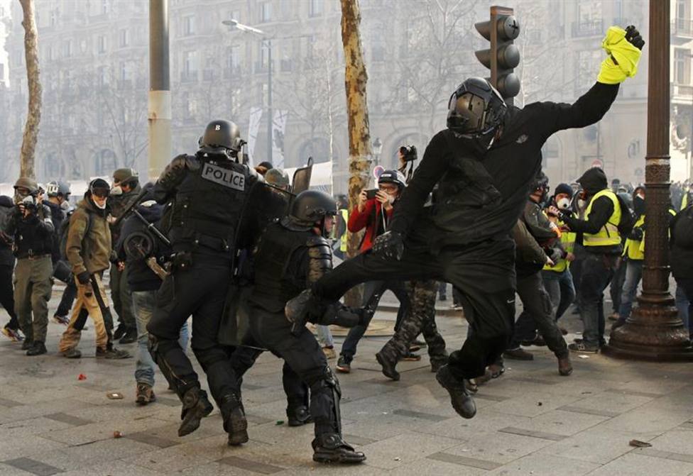 Al menos 192 detenidos durante una nueva jornada de movilizaciones de los chalecos amarillos en París