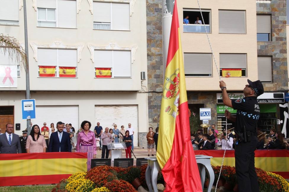 Puerto Lumbreras celebra la Fiesta Nacional de España con el izado de bandera y una misa en honor a la Virgen