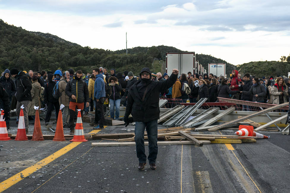 Las organizaciones de transportistas impulsarán acciones penales por los cortes en la frontera de La Junquera