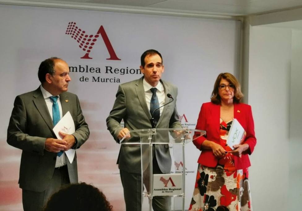 Vox suspende de militancia a Liarte y otros dos diputados de la Asamblea Regional