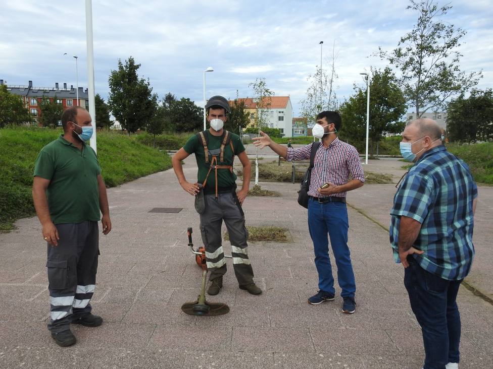 Julián Reina visitó la zona de O Bertón donde se están realizando los trabajos. FOTO: Concello de Ferrol