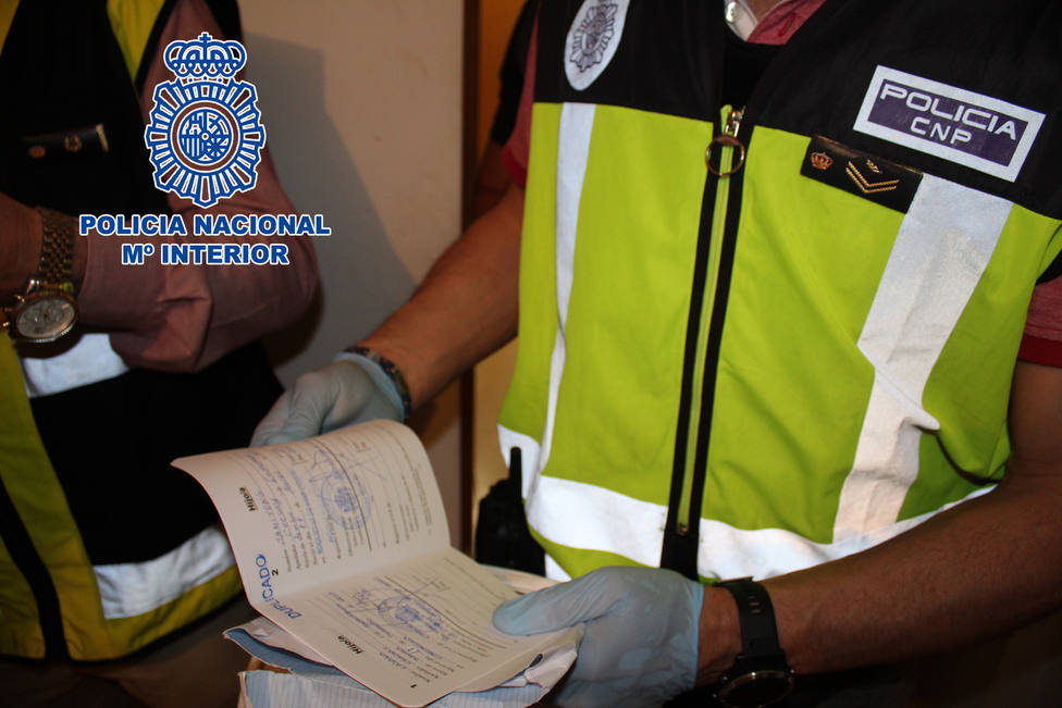 Detenidos en Almería tras obtener permisos de residencia con denuncias falsas de maltratos