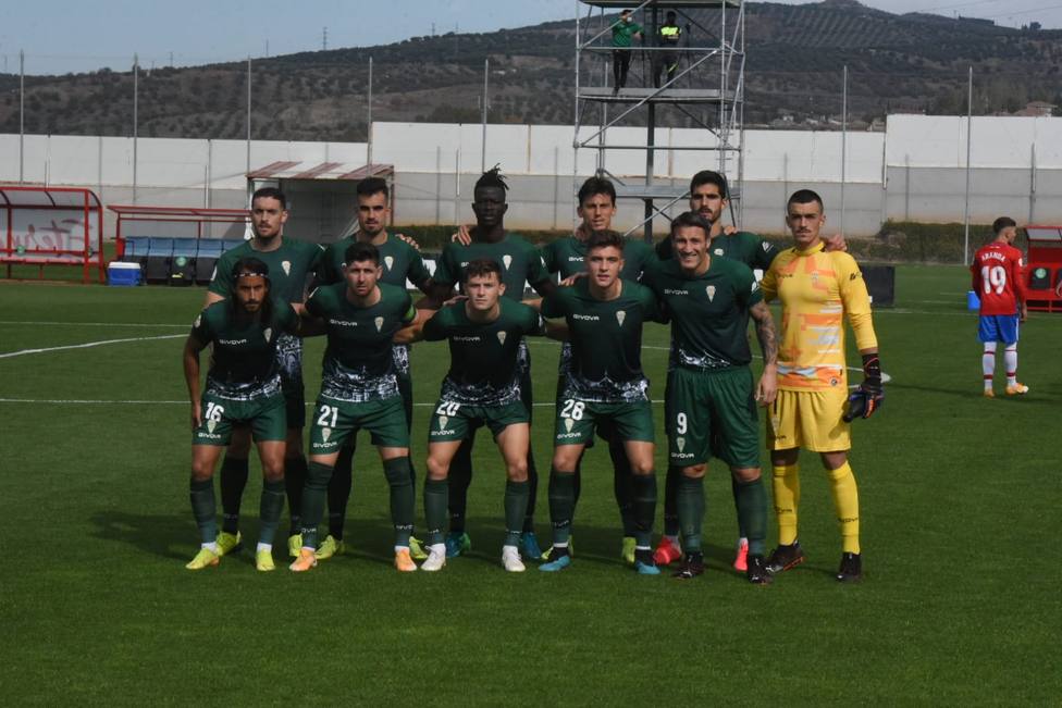 El Córdoba sestea y perdona hasta acabar cediendo un empate en Granada (1-1)