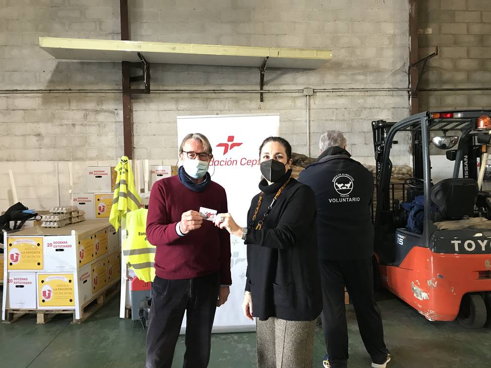 La Fundación Cepsa dona tarjetas combustible para los vehículos del Banco de Alimentos de Huelva