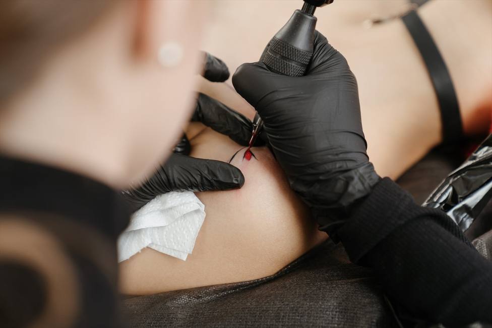 Consumo recuerda que el sector del tatuaje debe asegurar las mÃ¡ximas garantÃ­as higiÃ©nico-sanitarias