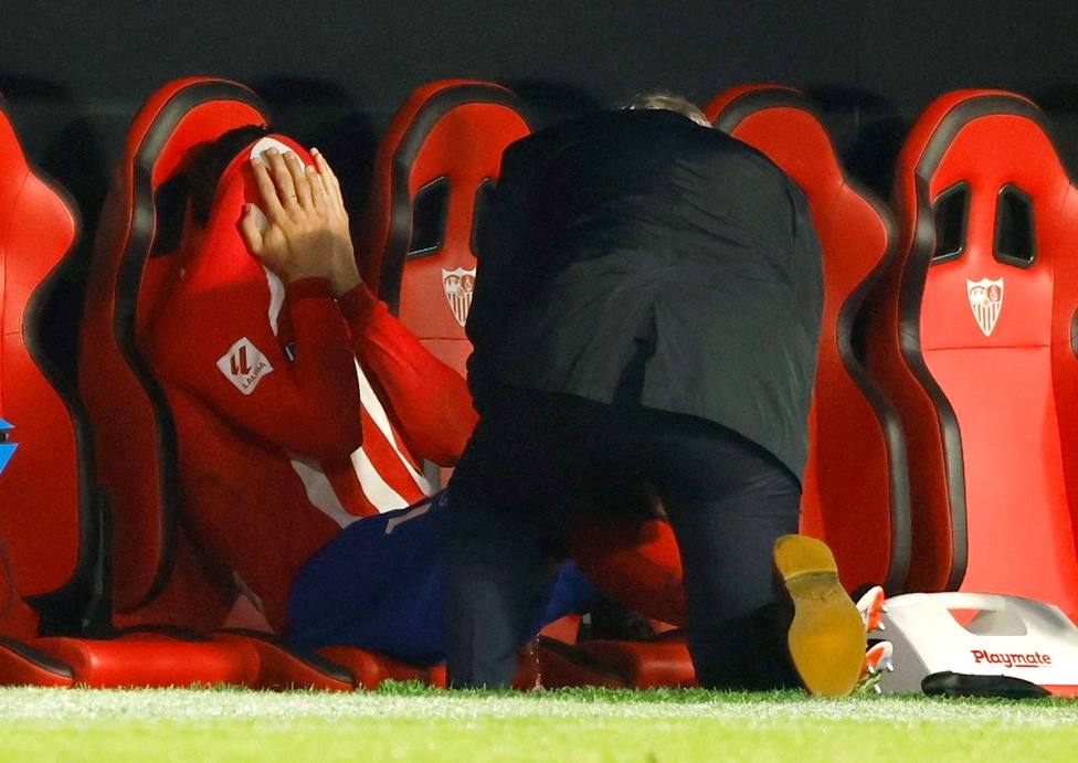 Álvaro Morata se retira entre lágrimas del partido ante el Sevilla