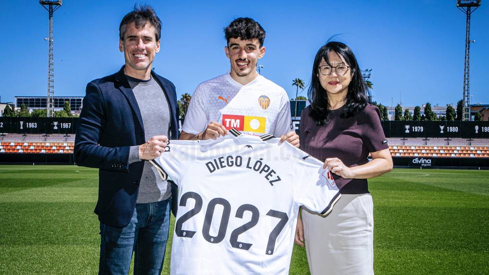 Diego López amplía su contrato hasta 2027
