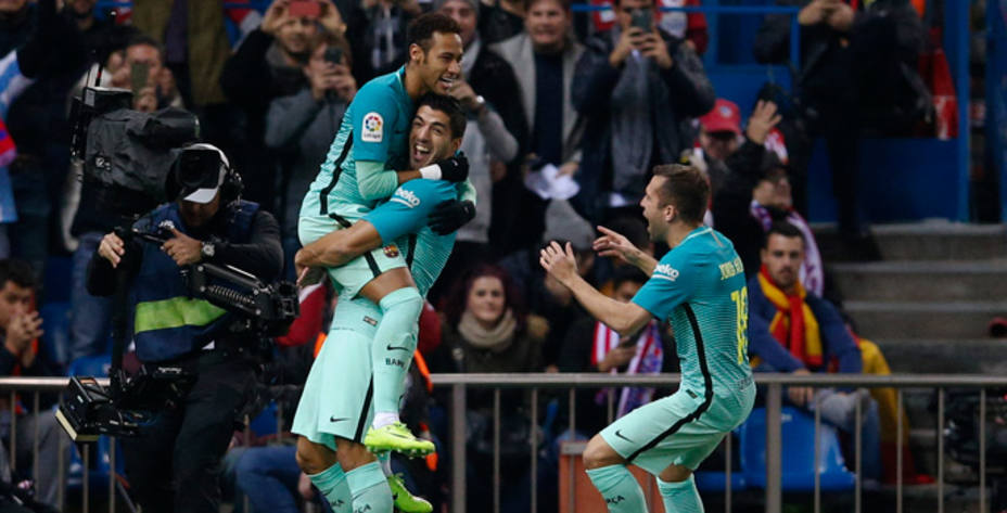 El Barcelona celebra uno de los goles en el Calderón (Reuters)