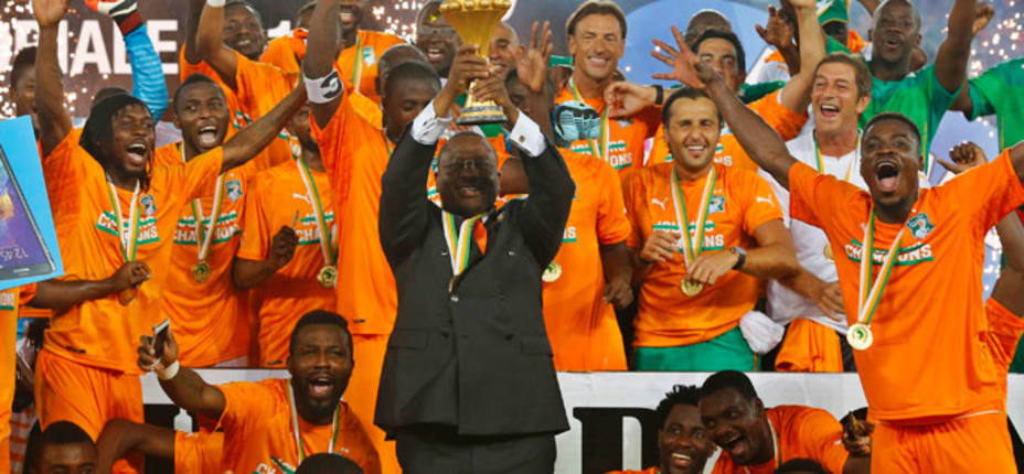 Costa de Marfil levanta el título de campeones de África. REUTERS