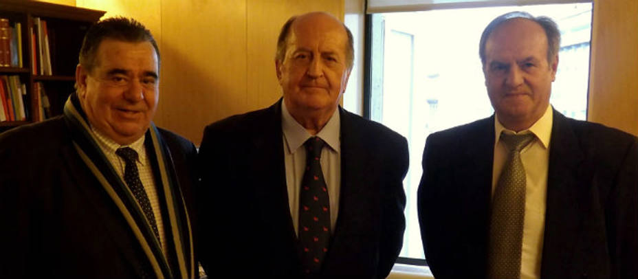 Juan Manuel Albendea, en el centro, junto a Jorge Fajardo y Miguel de Castro de la UFTAE