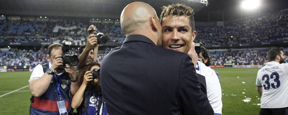 Abrazo entre Zidane y Cristiano Ronaldo