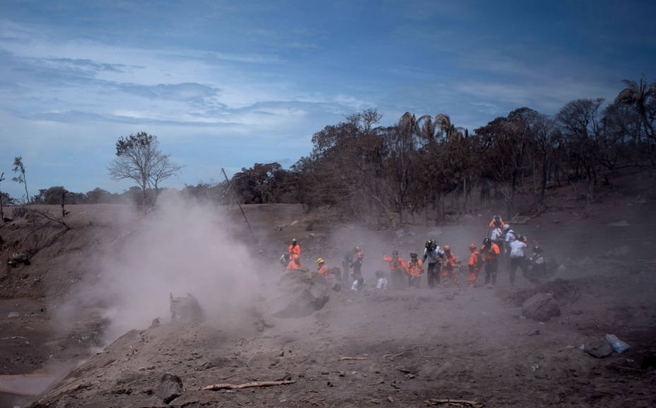 Los muertos ascienden a 99 en Guatemala por el volcán de Fuego