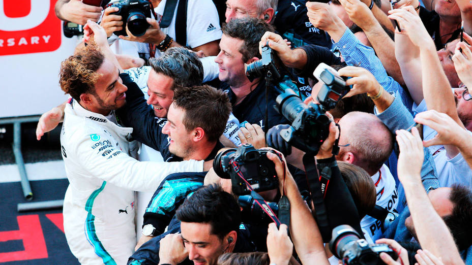 Lewis Hamilton celebra su triunfo en el Gran Premio de Japón. CORDONPRESS