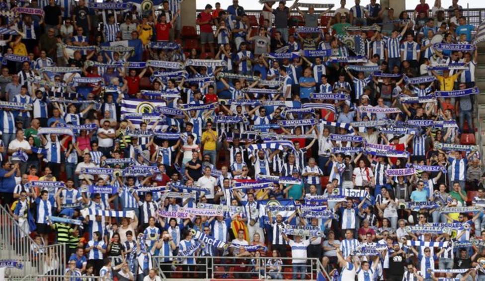 Afición del Hércules en el Estadio Nueva Condomina de Murcia