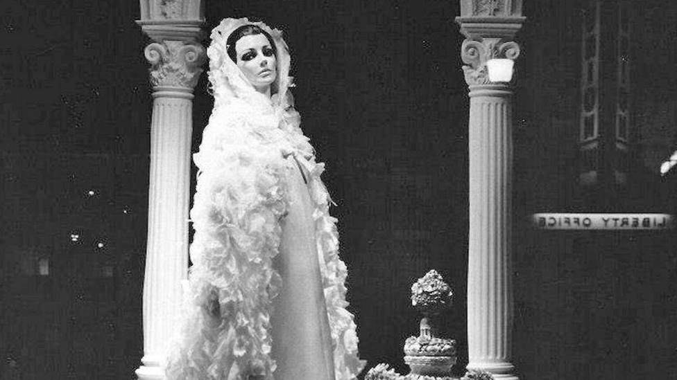 Nina Ricci, la diseñadora que se ganó a la joven aristocracia francesa con su moda femenina y ligera