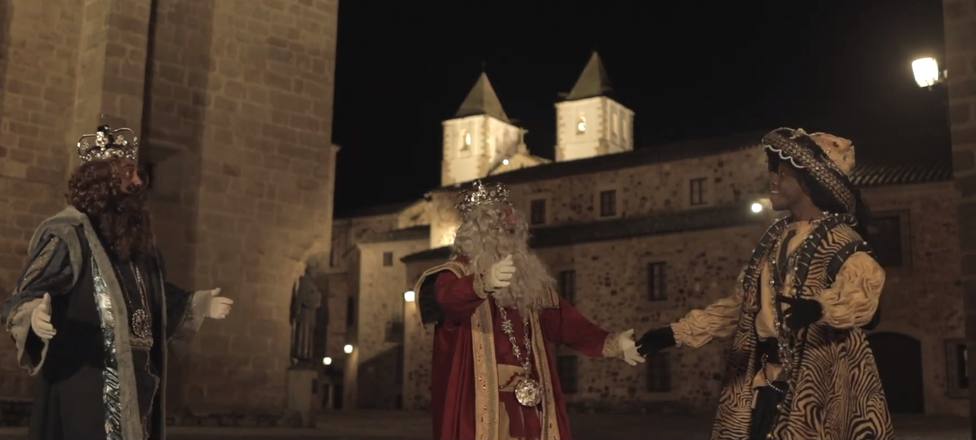 Los Reyes Magos sobrevolarán Cáceres este martes en tres globos