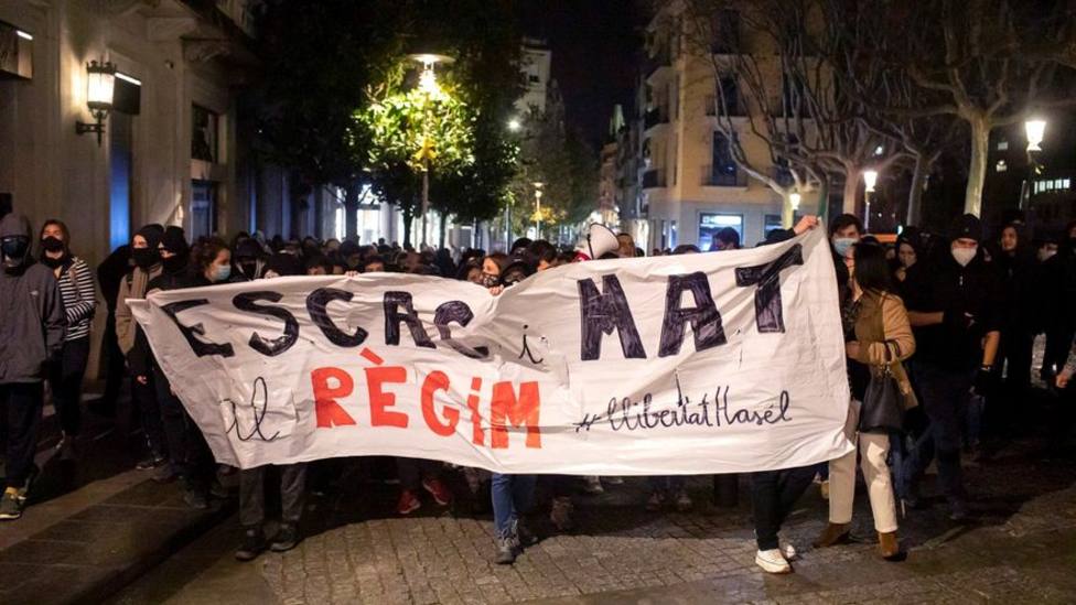 Séptima noche de disturbios y altercados en Cataluña contra los antidisturbios de Mossos y en favor de Hasél
