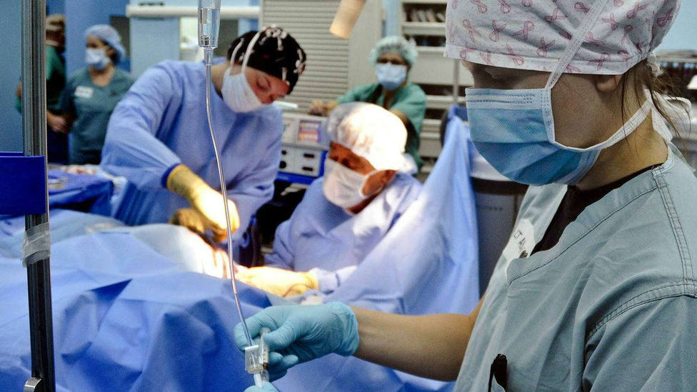 Euskadi suma 423 nuevos contagios en una jornada en la que la presión hospitalaria disminuye