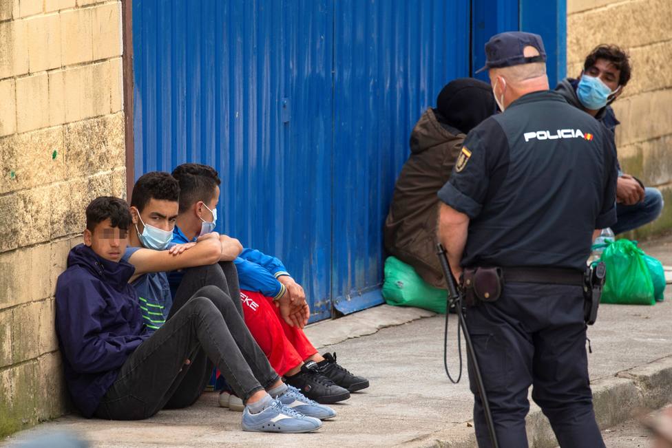 850 menores inmigrantes permanecen en la ciudad española de Ceuta