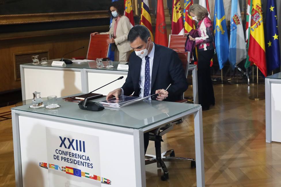 La Conferencia de Presidentes en el punto de mira: críticas a Sánchez por sus distinciones con Urkullu