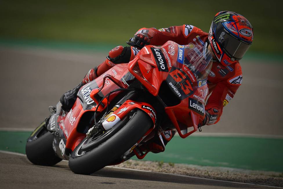 Bagnaia logra su segunda pole y el récord; Ducati domina