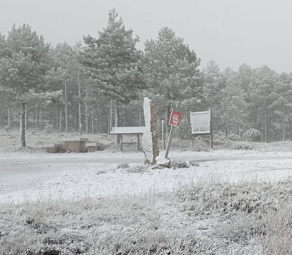 La nieve deja las primeras estampas blancas en localidades como Portell