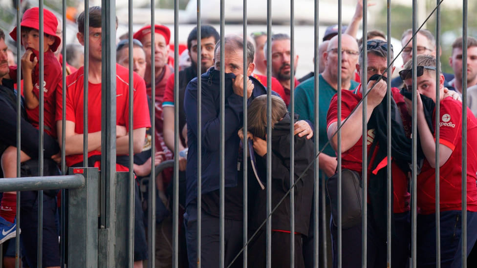 Aficionados del Liverpool, bloqueados antes de entrar en Saint Denis. Europa Press
