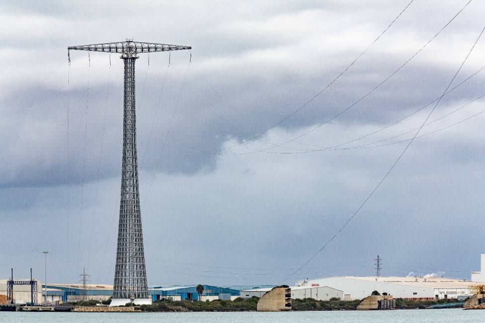 Cambio de los cables de las torres de Endesa en Cádiz