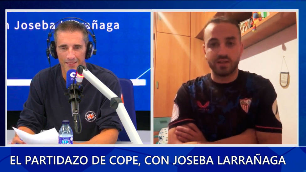 Joseba Larrañaga, presentador de El Partidazo de COPE, y Luismi, futbolista del Quintanar