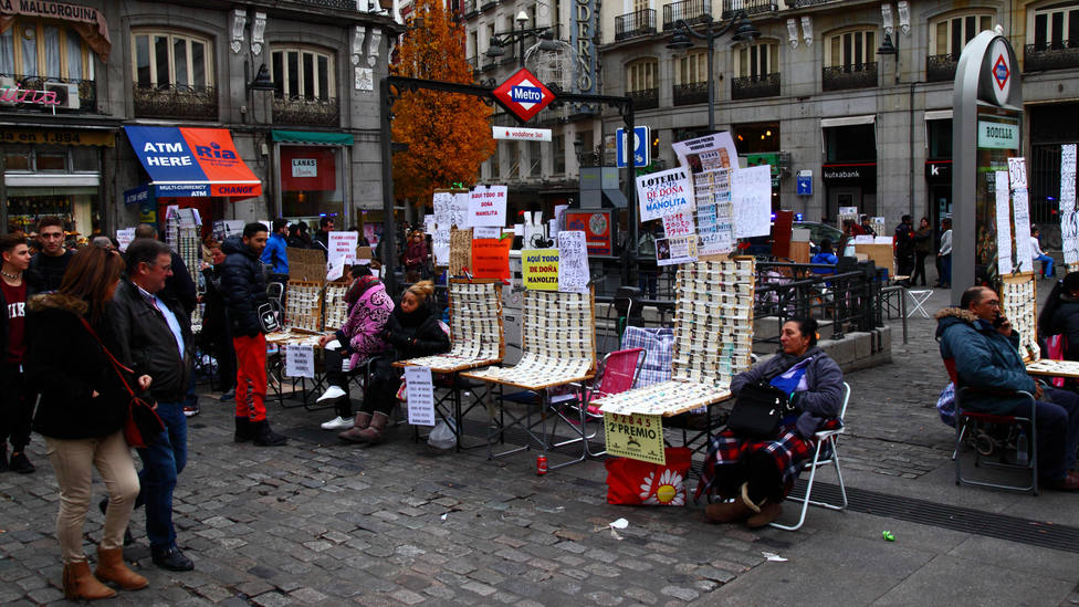 Vendedores de lotería en la Puerta del Sol de Madrid