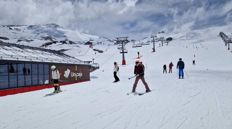 Granada.- Sierra Nevada afronta la Ãºltima semana de temporada, que acaba este domingo, con 19 kilÃ³metros esquiables