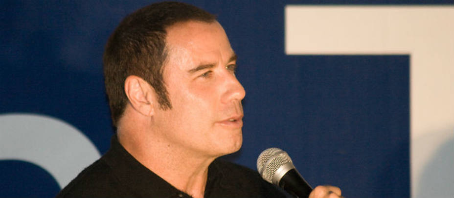 John Travolta hablando durante la Worlds Greatest Aviation Celebration de 2008. Wikimedia
