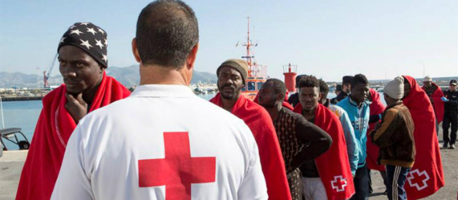 26 inmigrantes fueron también rescatados el jueves al sur de Motril (Granada) cuando viajaban en una patera. EFE/PAQUET