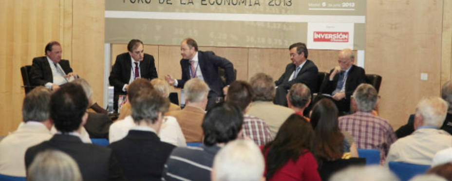 Joaquín Vizmanos, jefe de Economía de COPE, modera una de las mesas redondas de Bolsalia Forum.