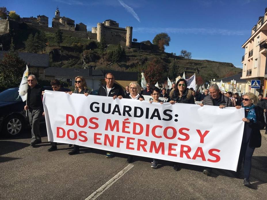 Medio millar de personas reclaman una mejora de los medios sanitarios en Sanabria (Zamora)