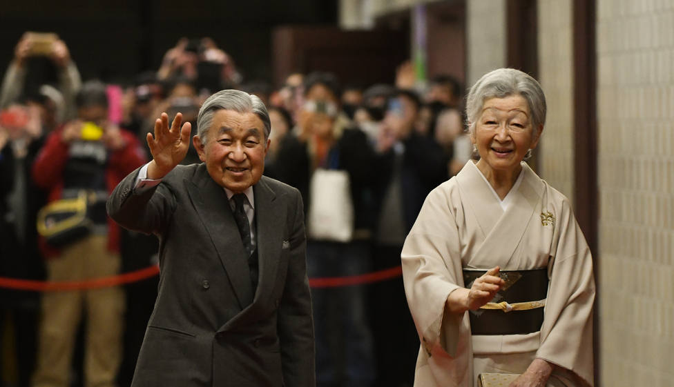 Japón comienza la Semana Dorada de fiestas antes de la histórica abdicación del emperador Akihito