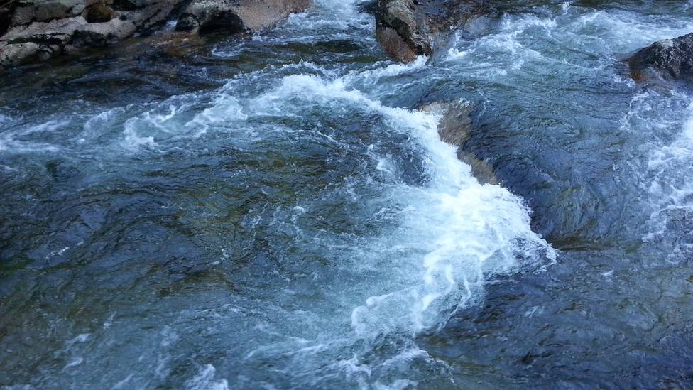 La Confederación del Miño-Sil continúa los trabajos de mejora de márgenes de los ríos del Bierzo