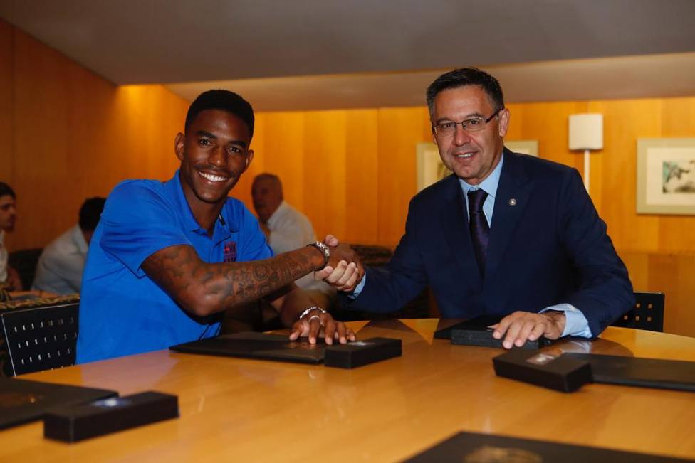 Junior firma por el Barcelona