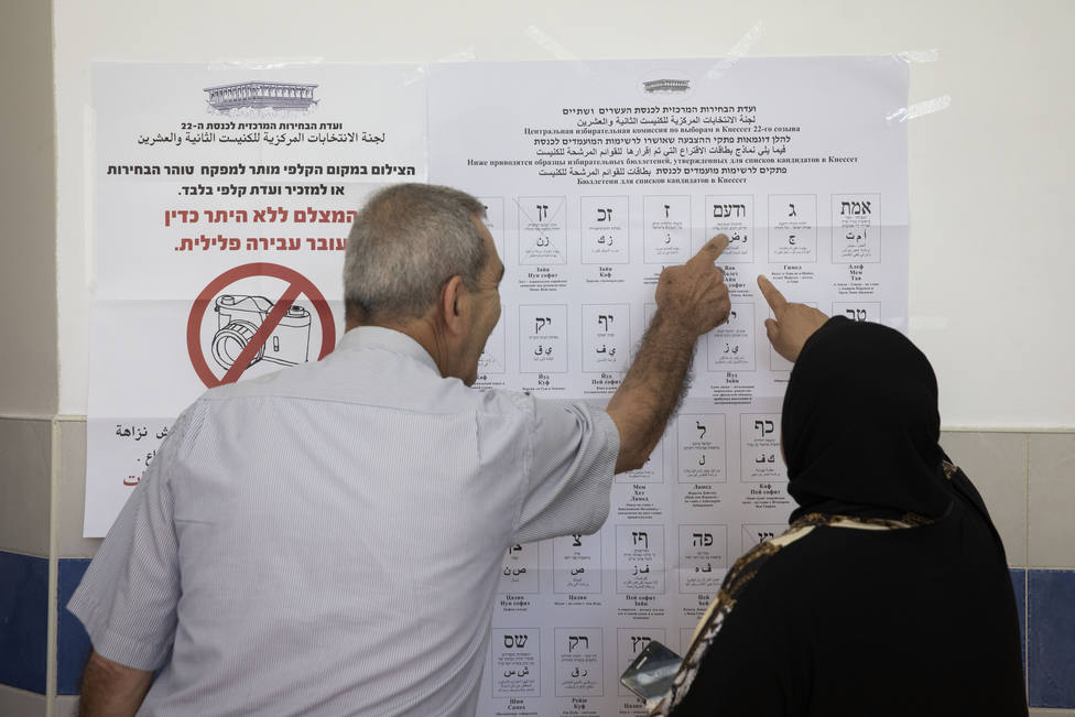 Gantz y Netanyahu piden el mandato para formar Gobierno ante lo igualado de los resultados en Israel