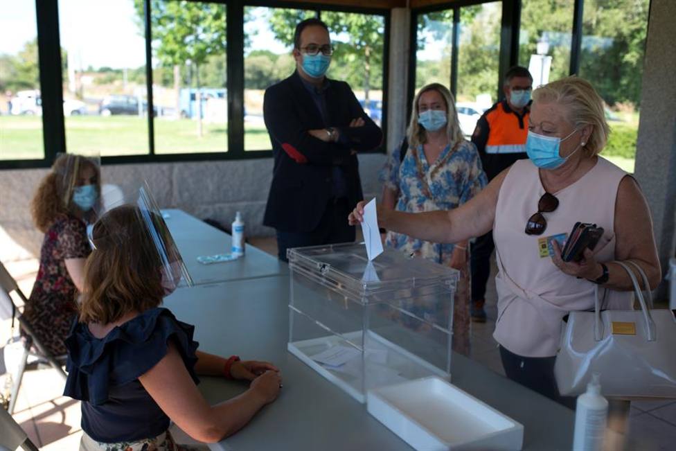 La Xunta garantiza la seguridad en los 2.405 colegios electorales gallegos