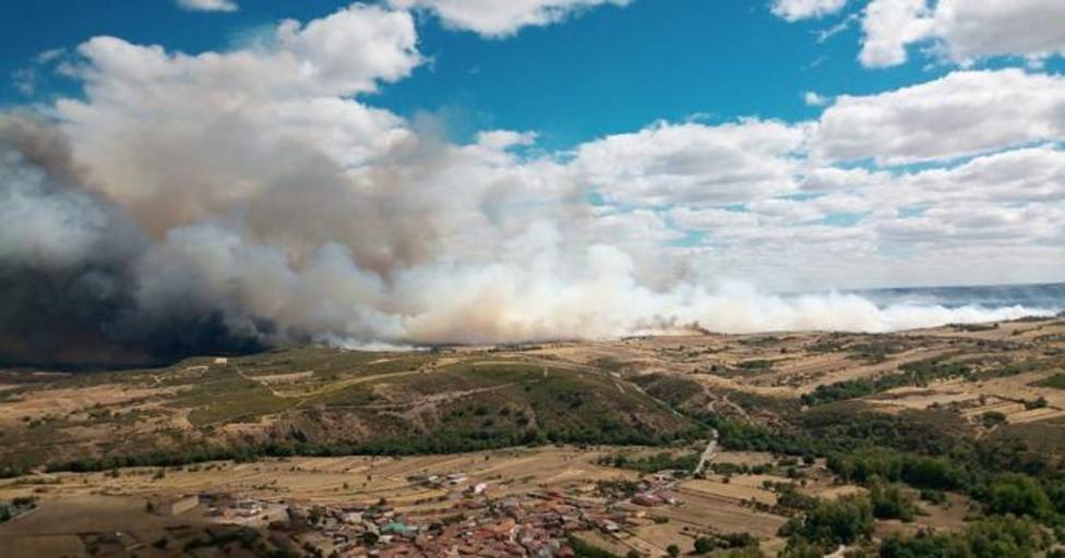 Un incendio forestal en Nivel 2 amenaza zonas pobladas de la provincia zamorana de Lóber de Aliste