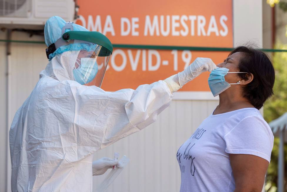 Salud cierra de forma cautelar dos clínicas en Murcia por posible fraude con pruebas PCR