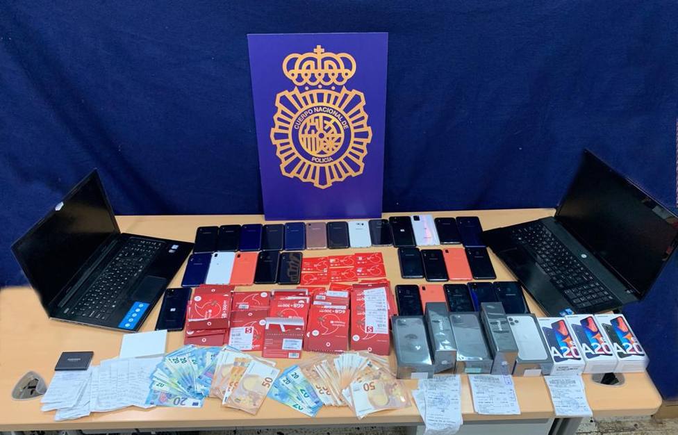 La Policía Nacional detiene a un hombre que obtuvo datos de más de 4.000 tarjetas bancarias usando smishing
