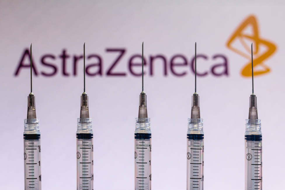 La CE publica el contrato con AstraZeneca pero oculta el número de dosis a distribuirse cada mes y su coste