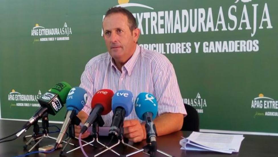 Juan Metidieri, presidente de APAG Extremadura ASAJA en rueda de prensa (Archivo)