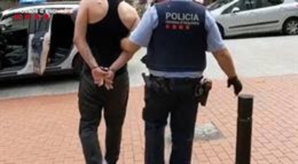 Los Mossos dEsquadra detienen al autor de cuatro robos en doce días en Barcelona. - MOSSOS DESQUADRA