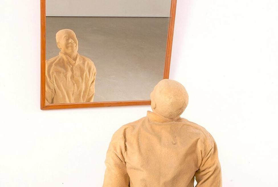 Laughing chinese man with mirror - Juan Muñoz, 1997